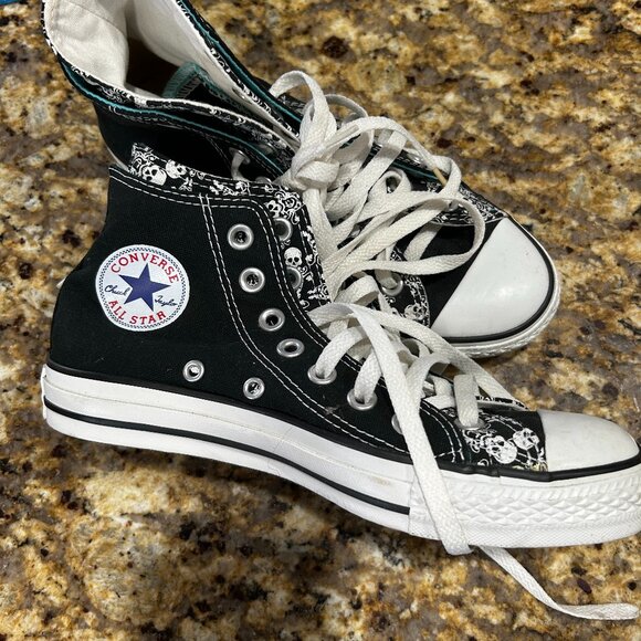 Converse shoes - Picture 1 of 3